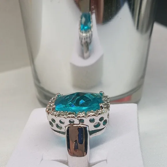COSTUME SILVERTONE BLUE STONE COCKTAIL RING SIZE 7 - Picture 3 of 4